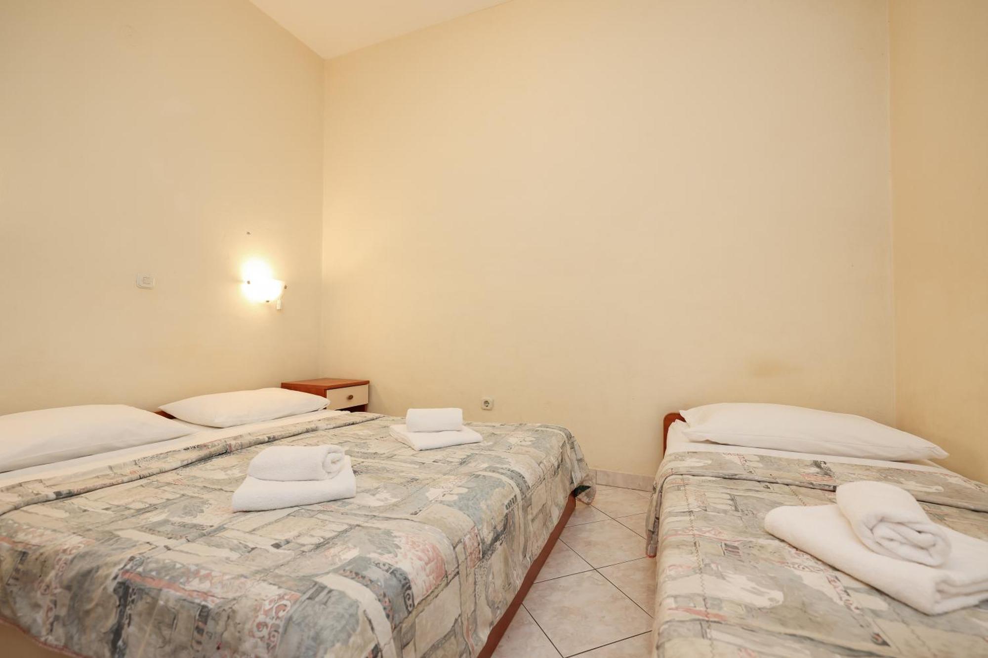 Beachfront Apartments Jermen Sukošan Kültér fotó
