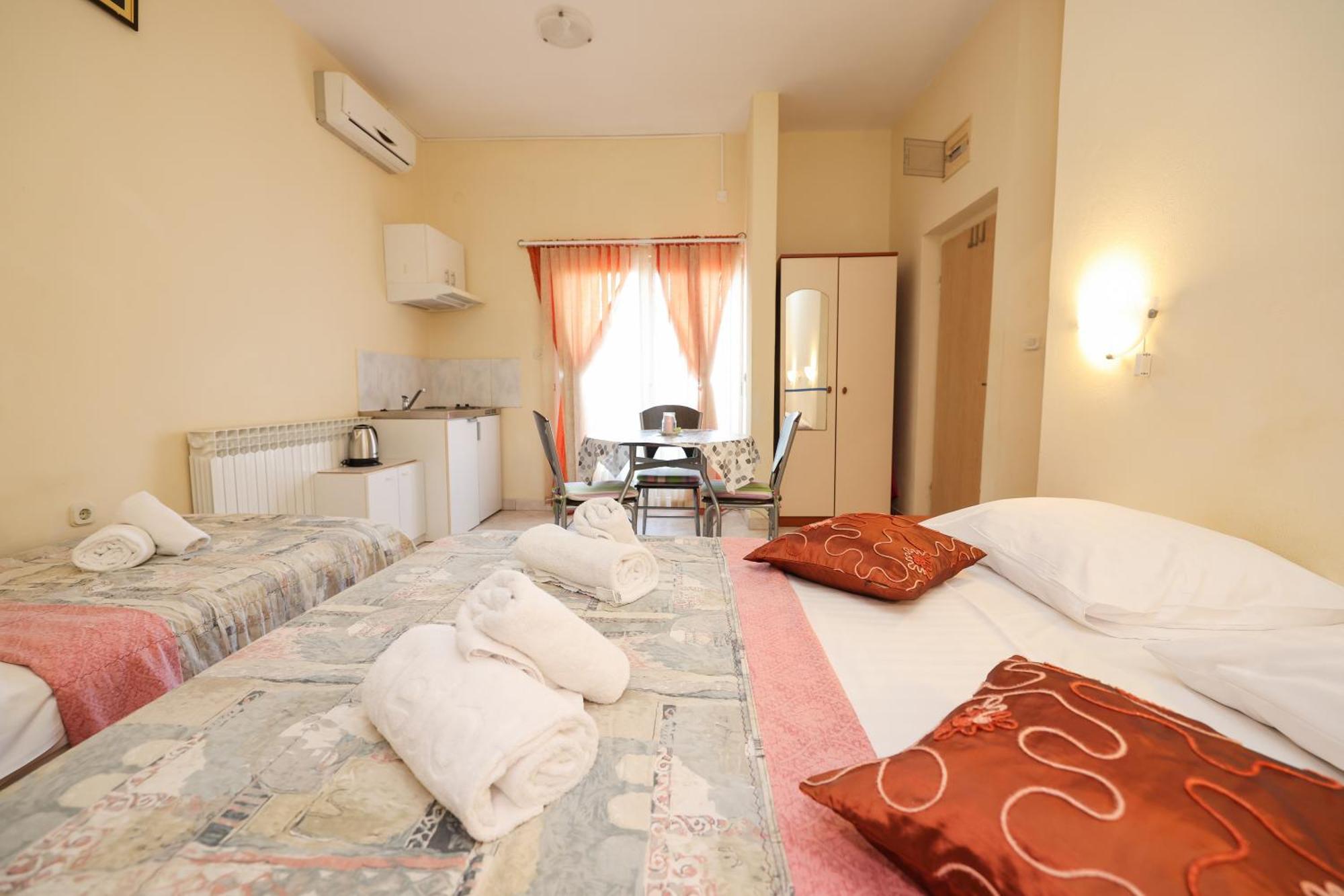 Beachfront Apartments Jermen Sukošan Kültér fotó