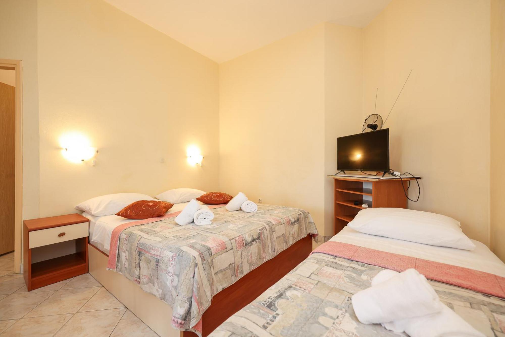 Beachfront Apartments Jermen Sukošan Kültér fotó
