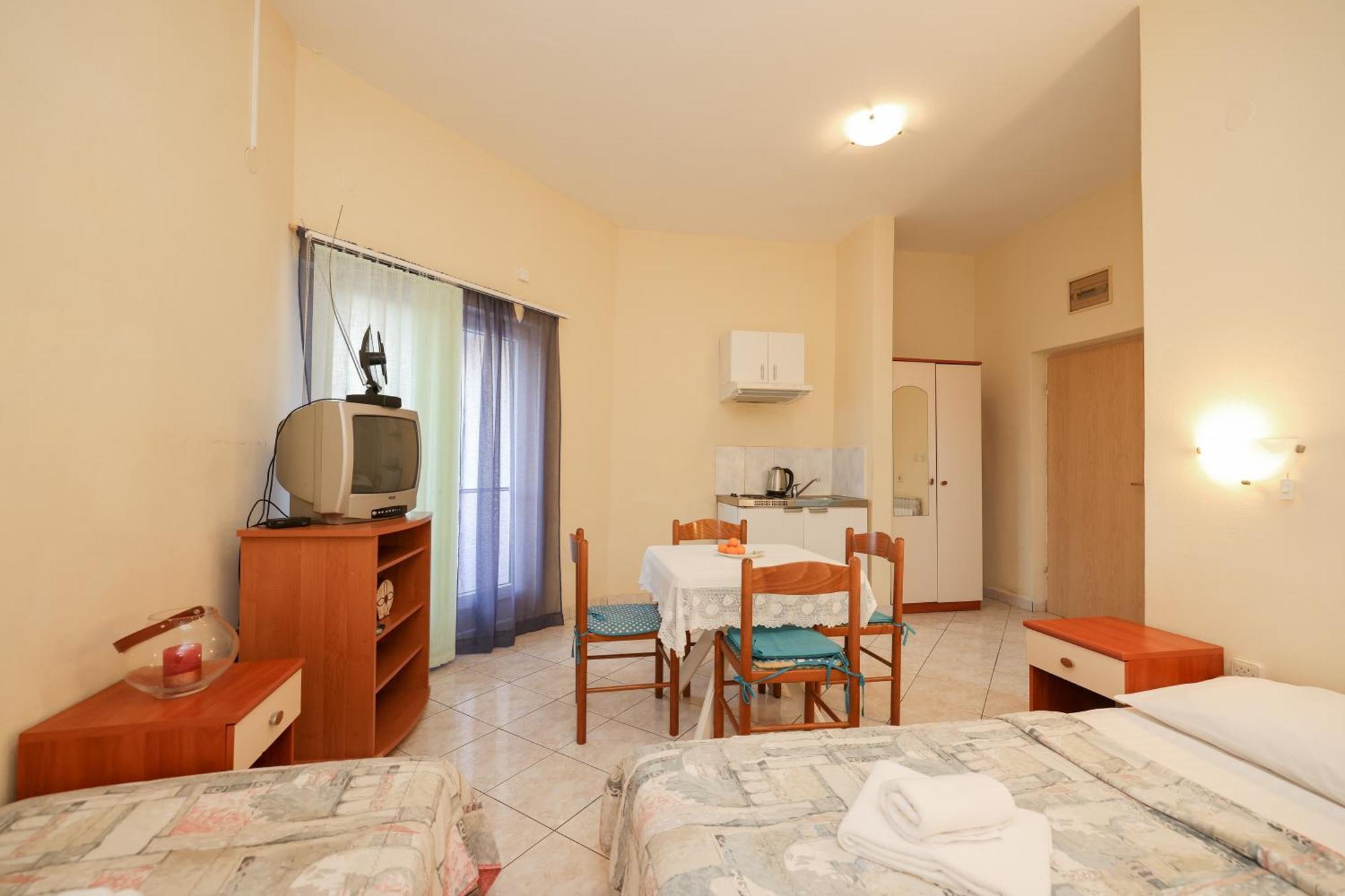 Beachfront Apartments Jermen Sukošan Kültér fotó