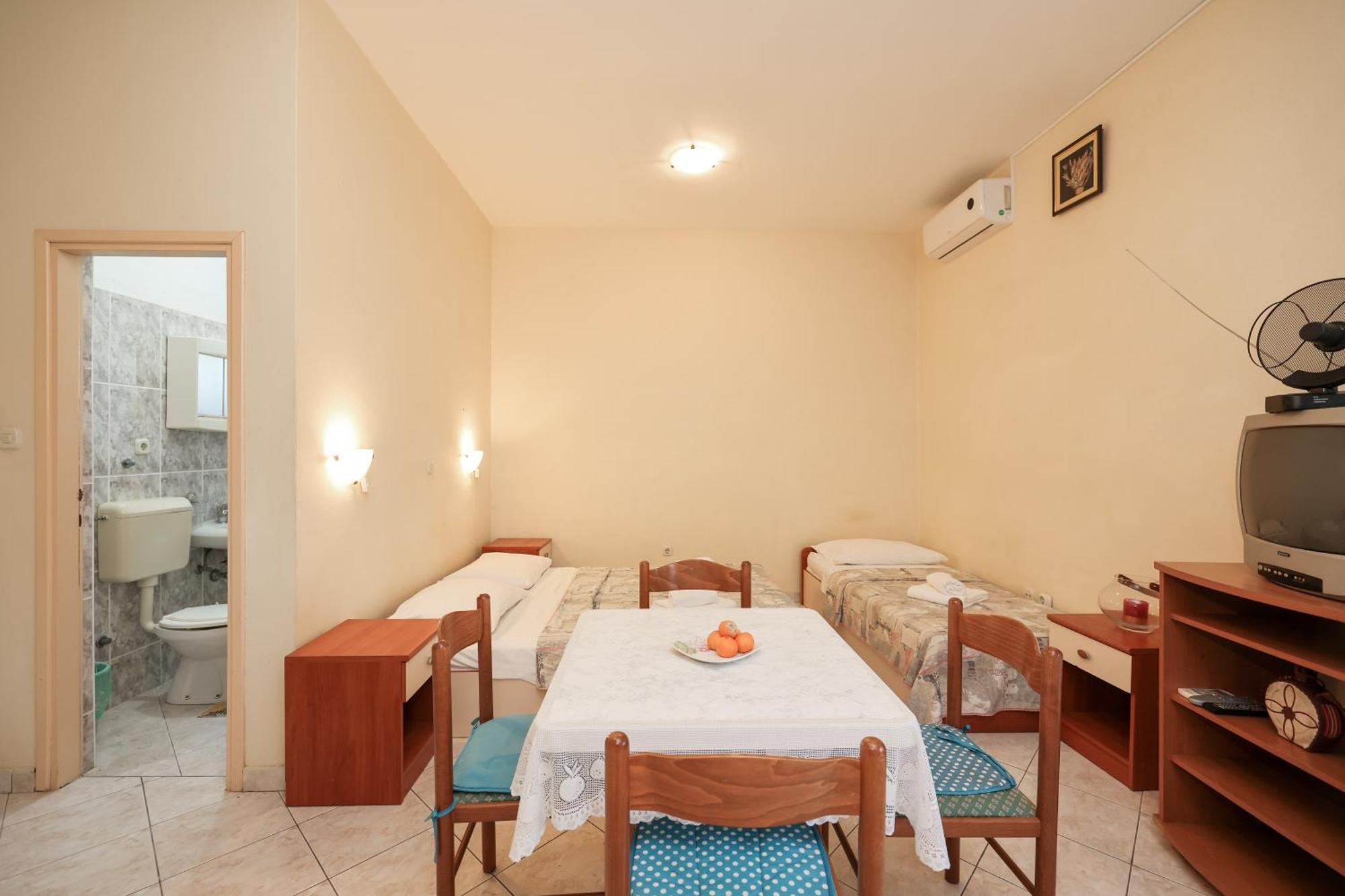 Beachfront Apartments Jermen Sukošan Kültér fotó