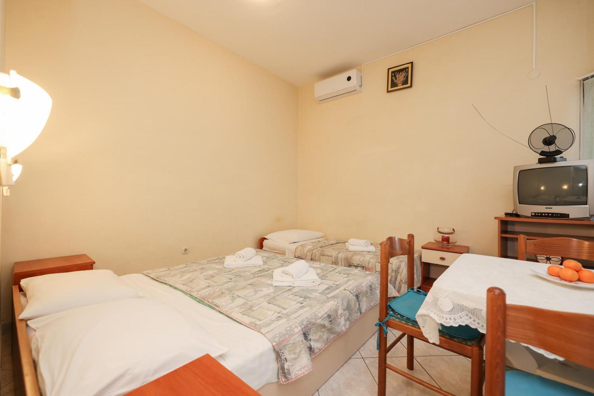 Beachfront Apartments Jermen Sukošan Kültér fotó