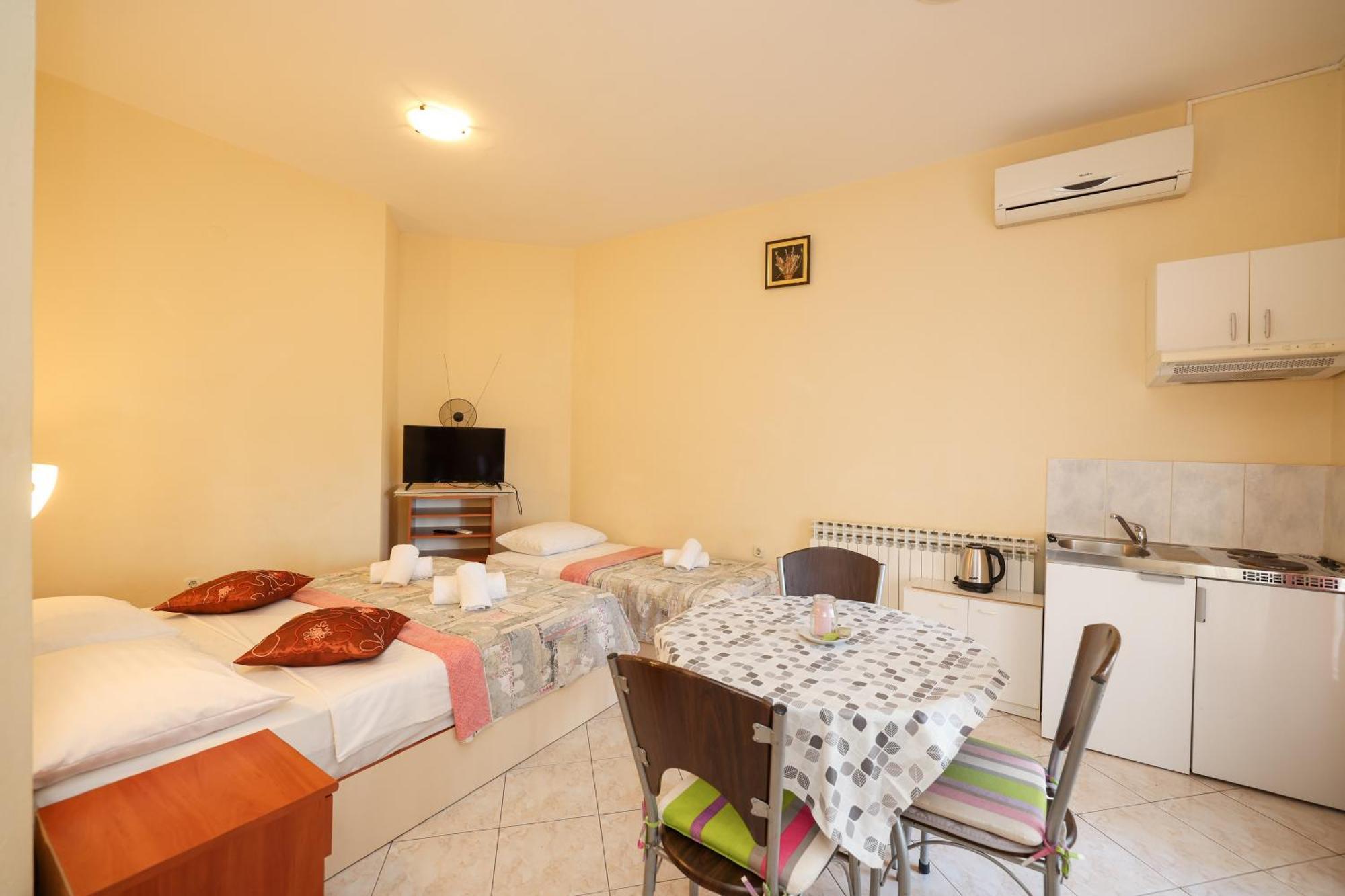 Beachfront Apartments Jermen Sukošan Kültér fotó