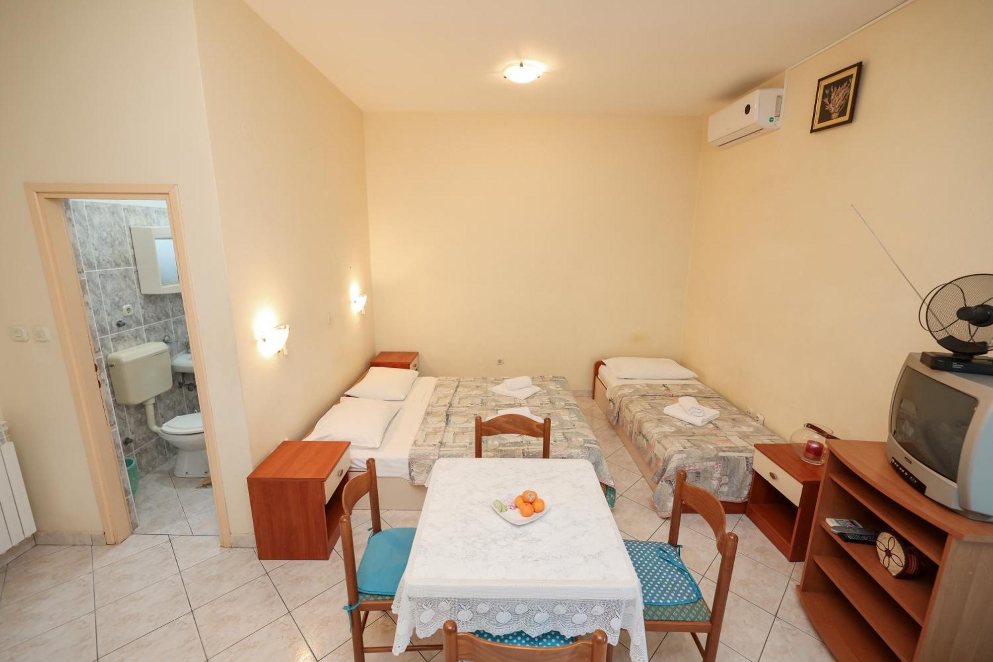 Beachfront Apartments Jermen Sukošan Kültér fotó